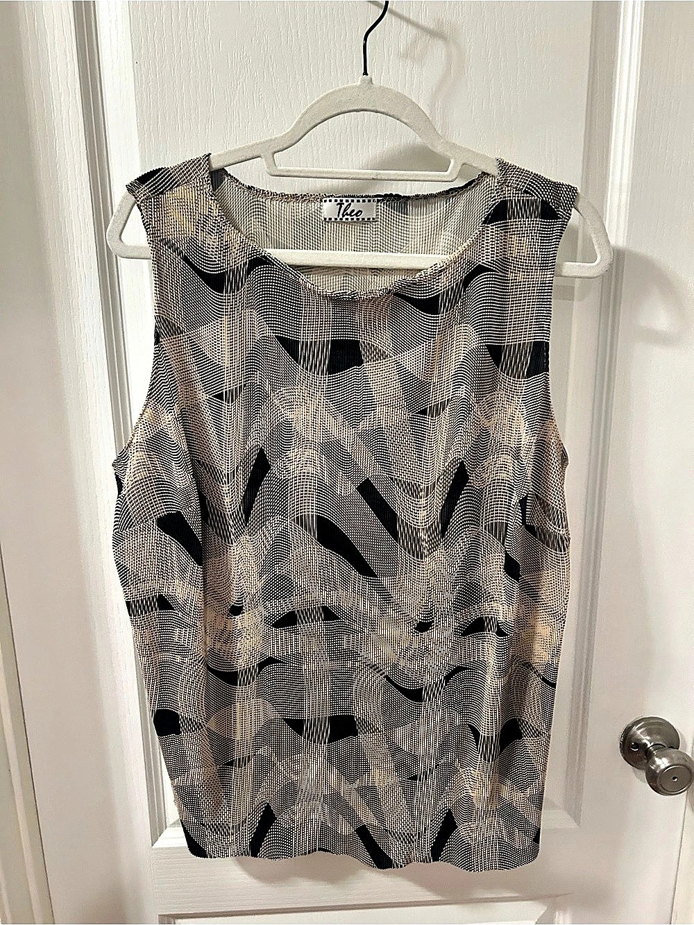 Theo Abstract Print Sleeveless Top in Black & Tan Like New